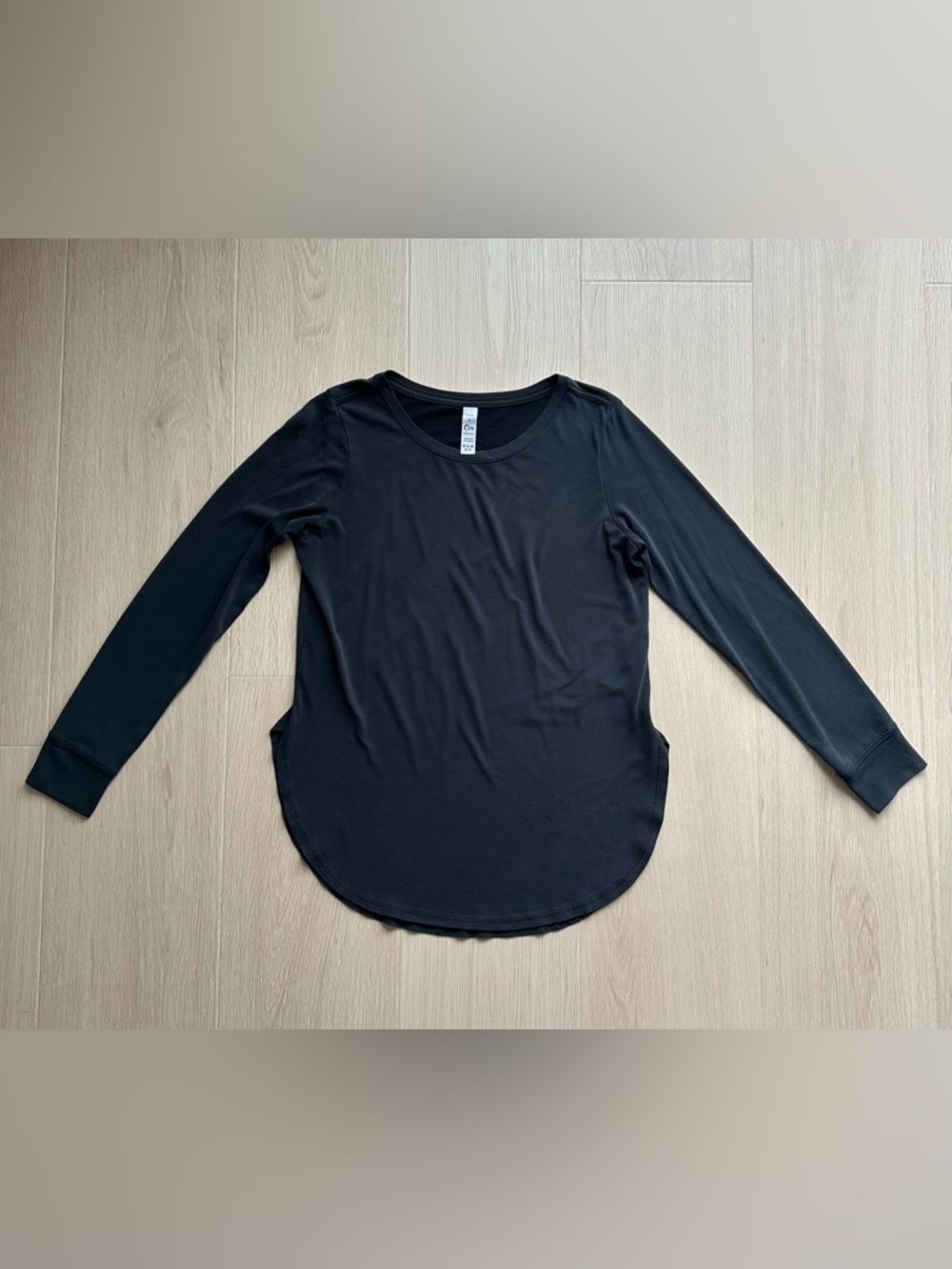 Zyia Perfect Slit Swoop Tee Women’s S Black Long Sleeve Activewear